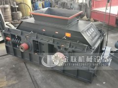 1500x1000大型半自動液壓對輥破碎機發往廣東